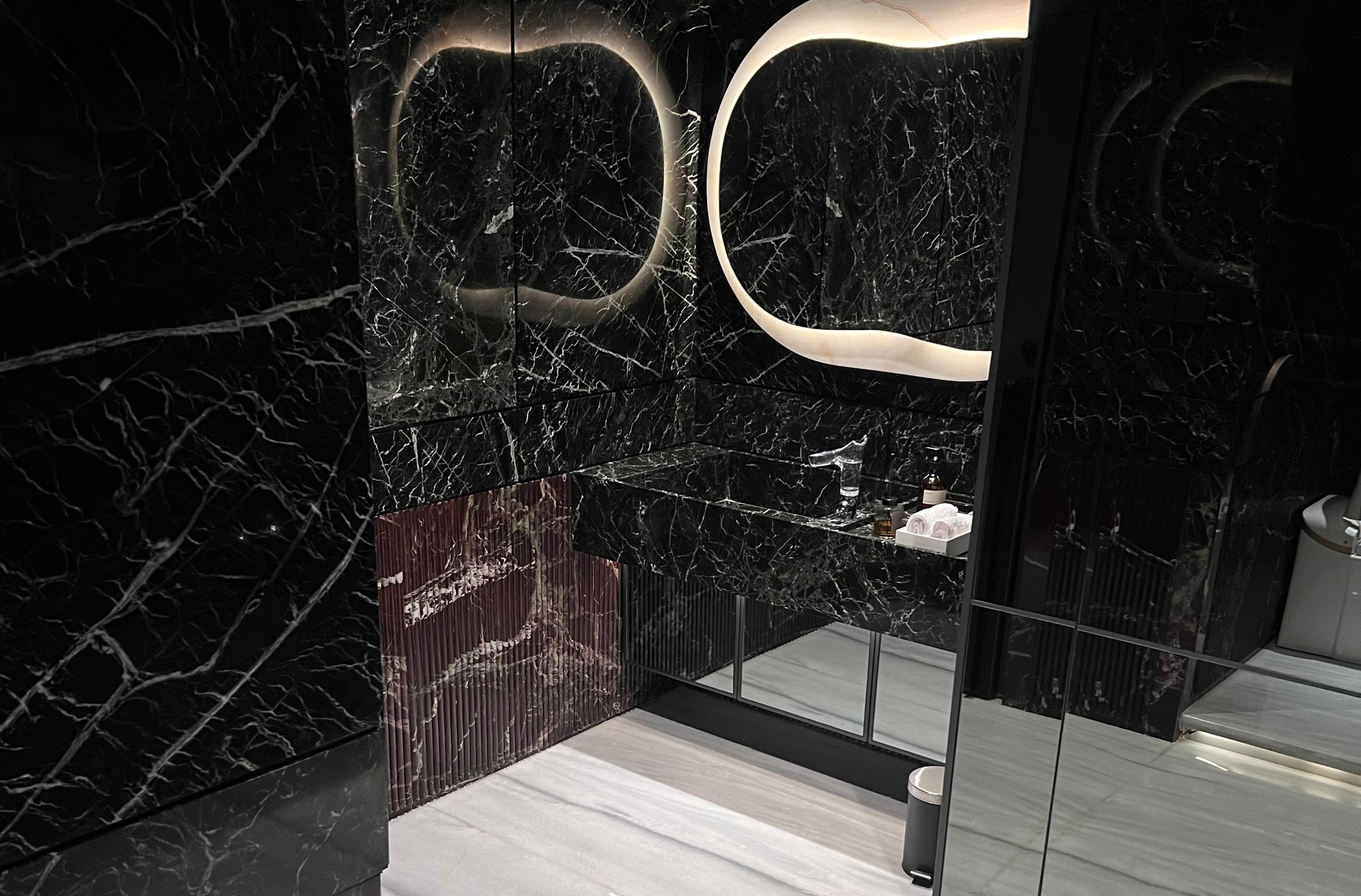 Luxury Bathrooms: Why Designers Love Marble and Onyx